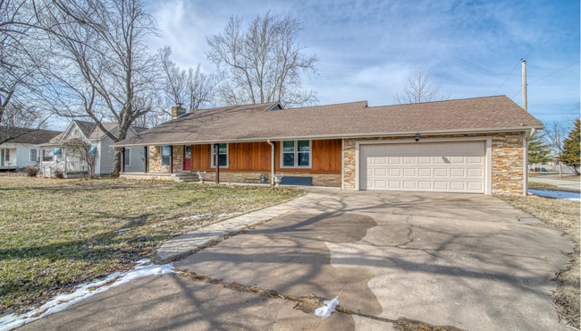 Building Photo - 2206 S Tyler Ave