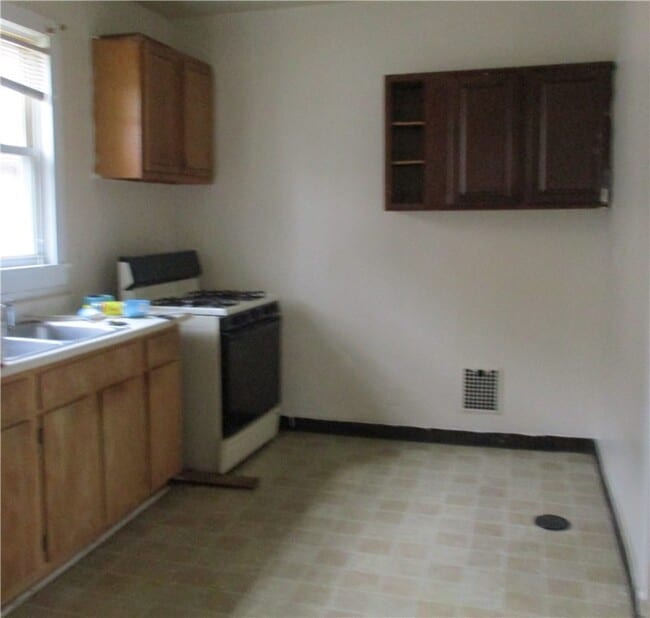 Foto del edificio - 128 Bartlett St