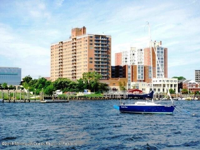 Foto del edificio - 28 Riverside Ave