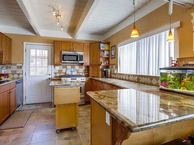 Building Photo - Private Furnished Bedroom for Rent – Near SDSU  Comfortable and fully furnished private bedroom a...