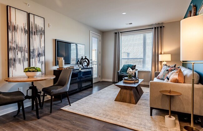 Building Photo - Skye 750