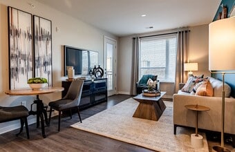 Building Photo - Skye 750