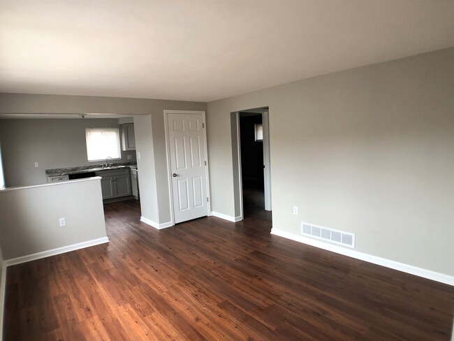 Livingroom - 162 Pointview Rd