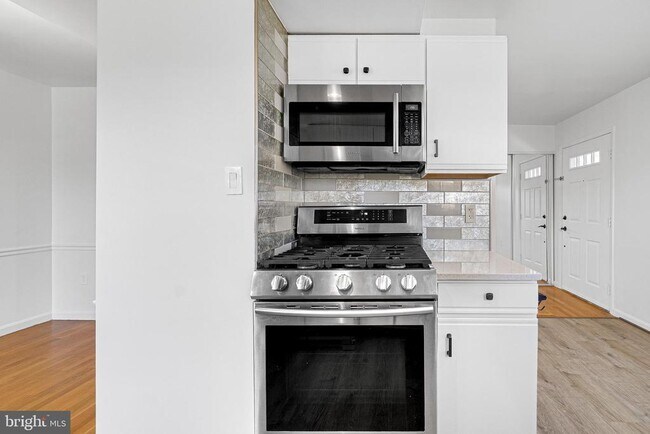 Building Photo - 17515 Sabrina Terrace