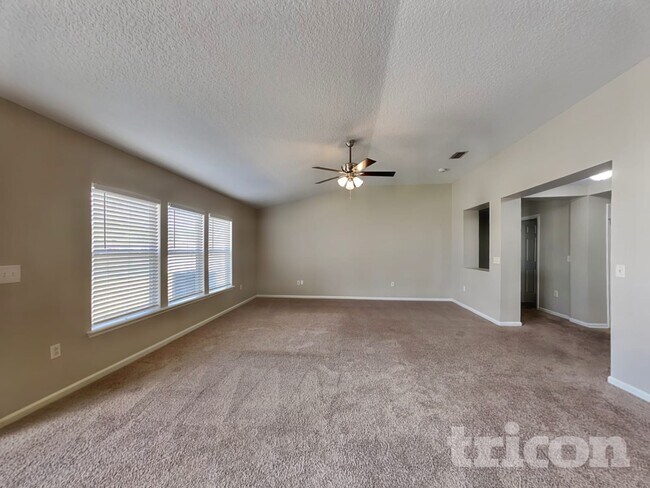 Foto del edificio - 11238 Justin Oaks Dr N
