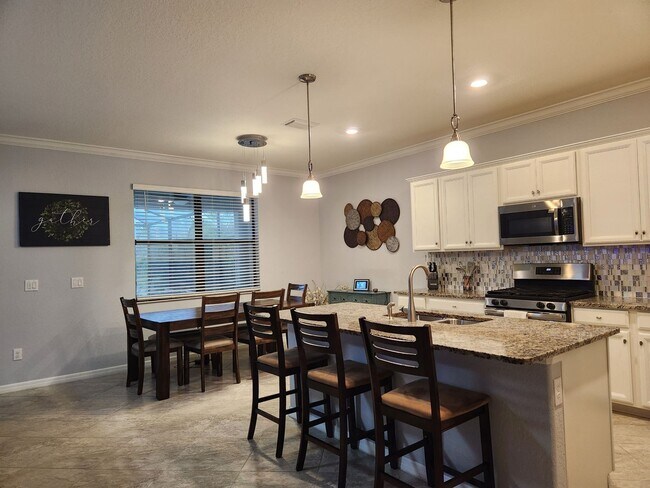 Building Photo - Spacious 4BR 3BA House in Lakewood Ranch