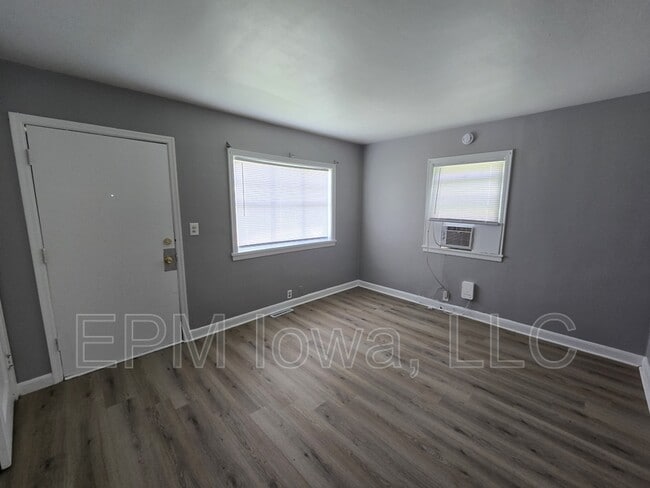 Building Photo - 602 Logan Ave