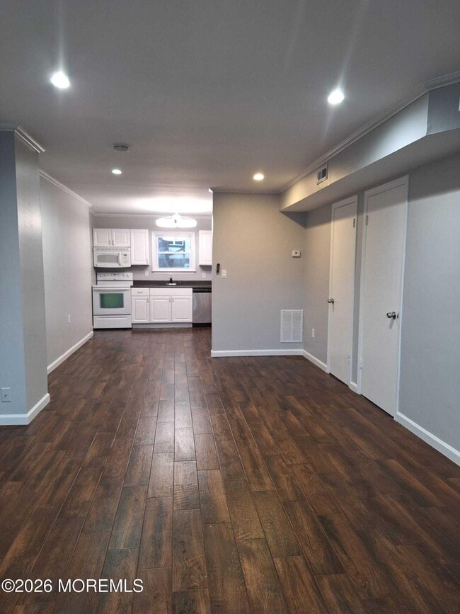 Foto del edificio - 135 Briar Mills Dr