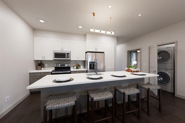 Foto del edificio - 10715 Garland Rd