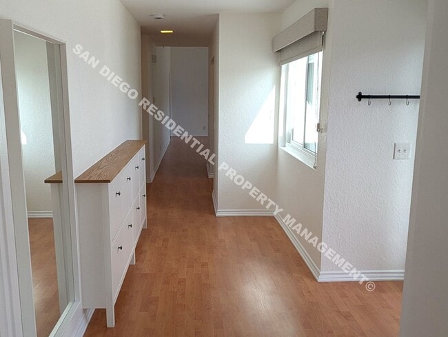 Building Photo - Stunning Corner Condo in the Heart of UTC