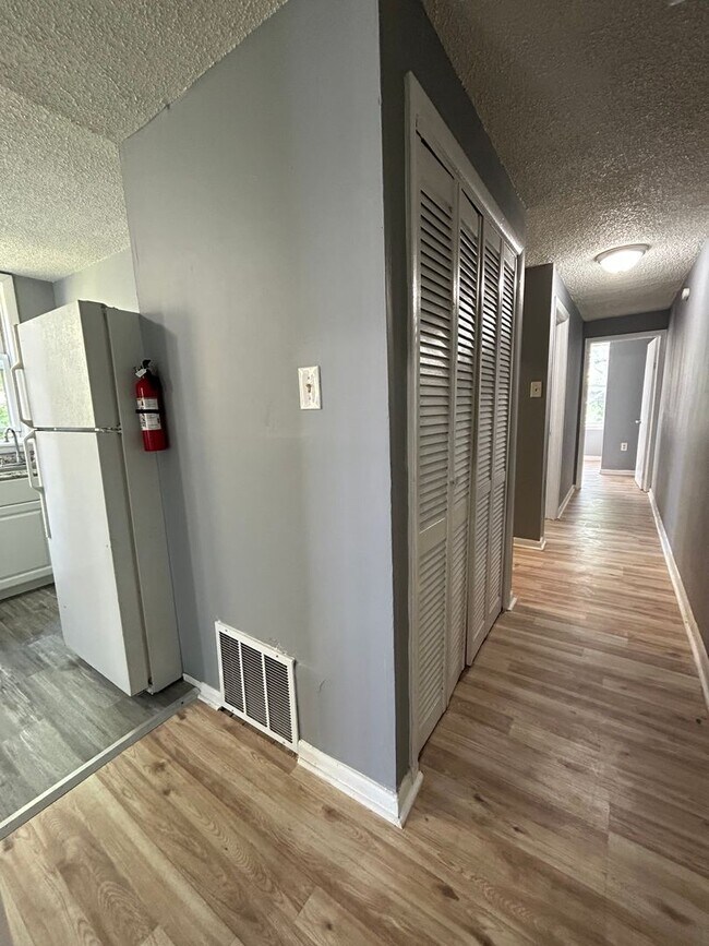 Foto del edificio - 1458 Kenwood Ave