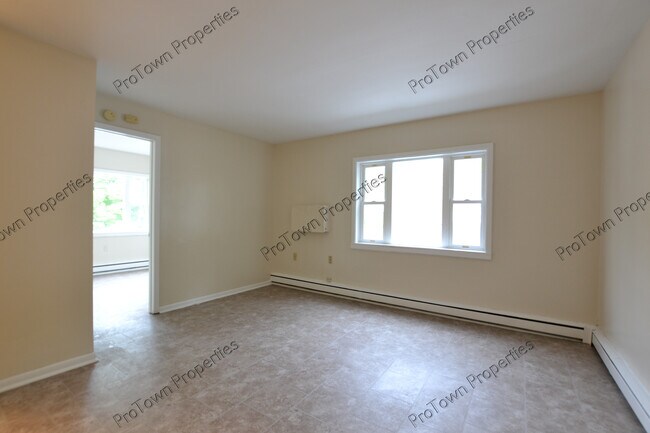 Foto del edificio - 222 N Broadway St