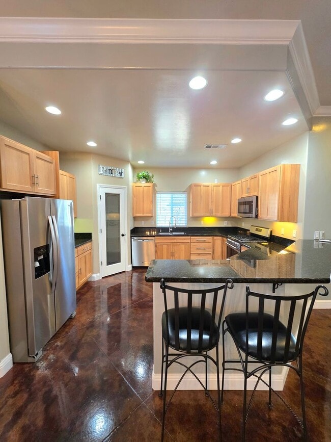 Building Photo - 4 BED 2 BATH WITH BONUS ROOM