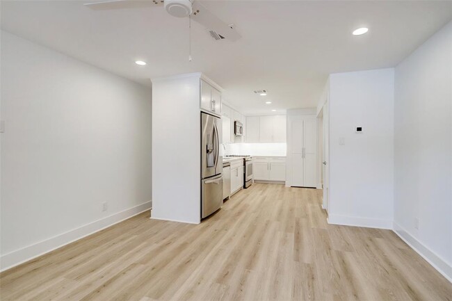 Building Photo - 1303 Vassar St