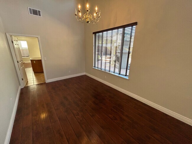 Foto del edificio - Spacious 4 Bed 3 Bath Home in Garin Community