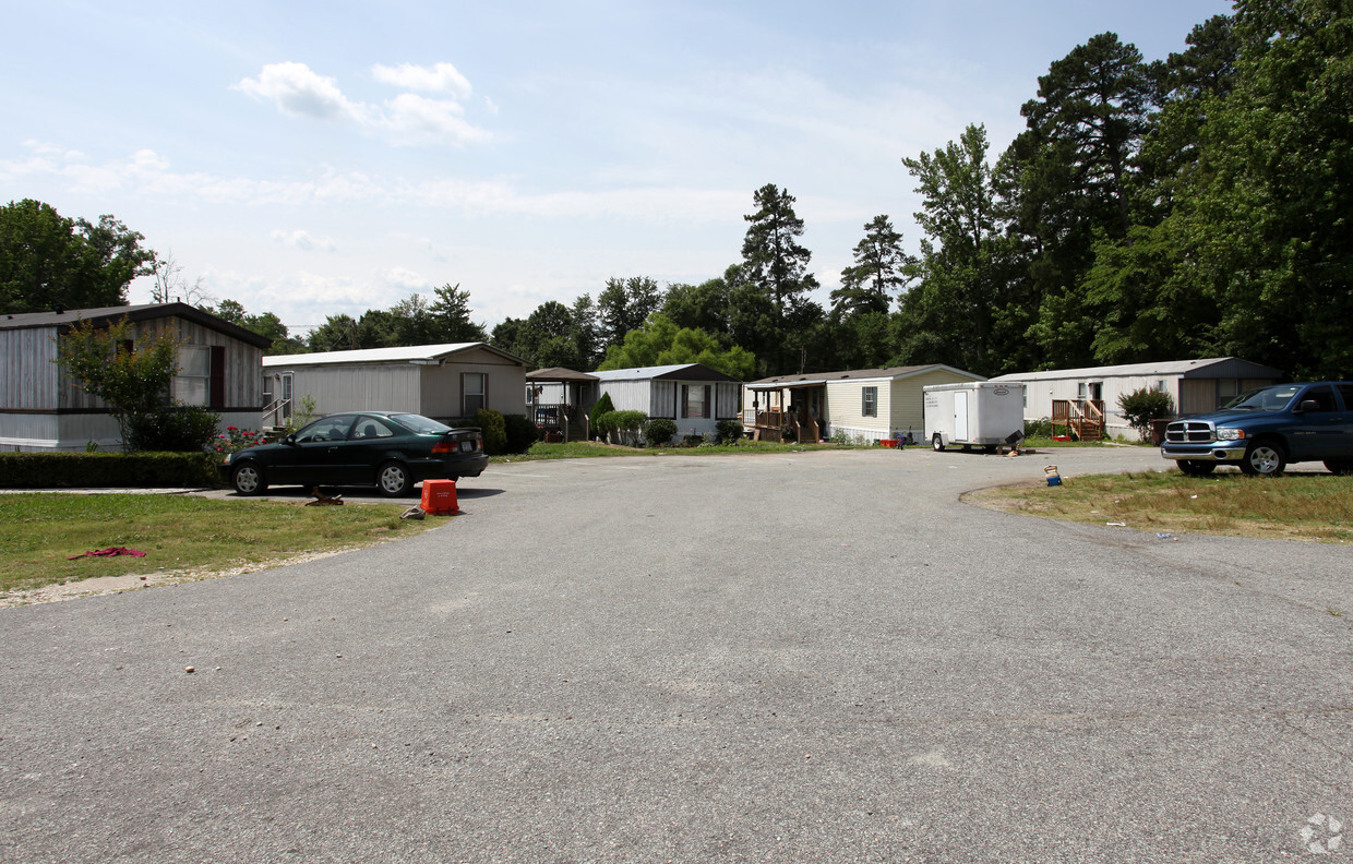 Foto del edificio - Duke Forest Mobile Home Park