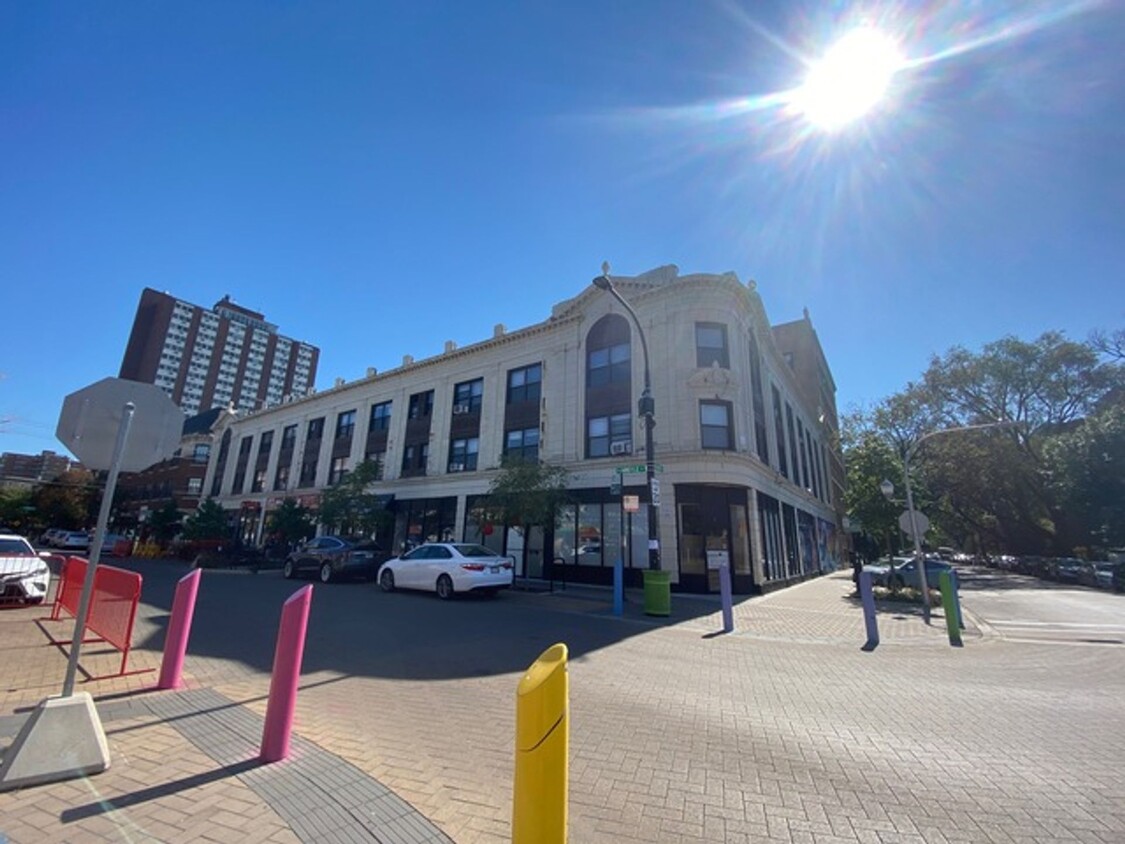Primary Photo - Large Studio! Near Red Line & Lake!