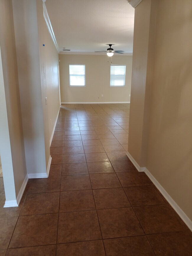 Foto del edificio - Beautiful 3BR Home in Mallory Square, Lawn Care Included