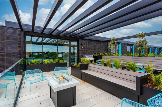 Rooftop Patio - Parallax