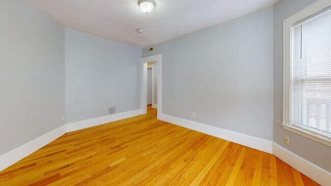 Building Photo - 18 Rowell St