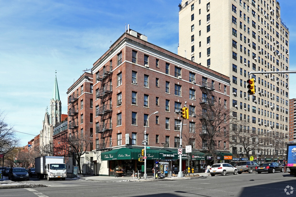 Primary Photo - 237-247 8th Ave