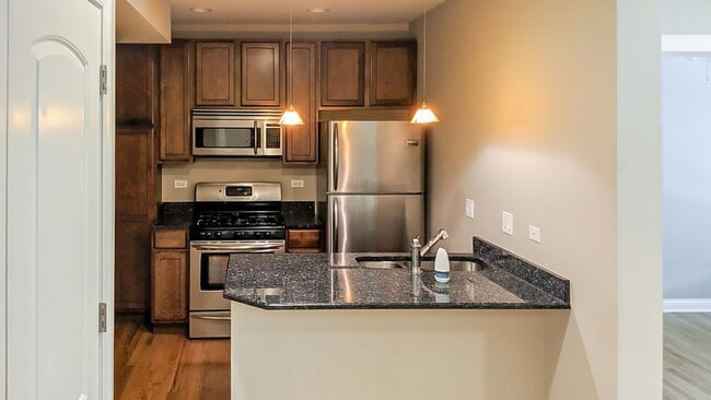 Building Photo - 3804 N Marshfield Ave