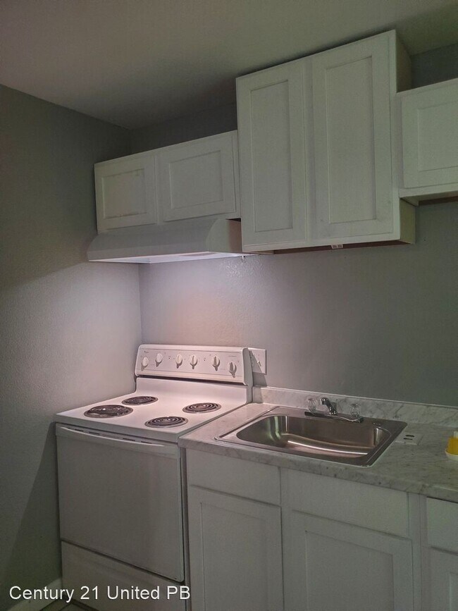 Building Photo - 2 br, 1 bath House - 2403 S Laurel
