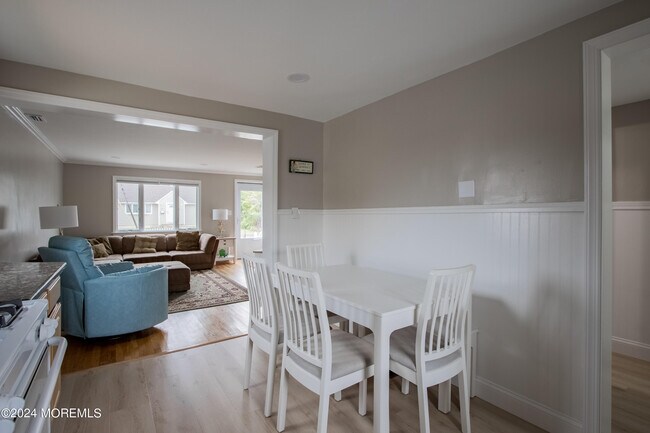 Foto del edificio - 32 Howland Ave