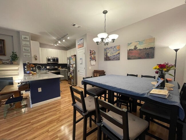 Foto del edificio - $0 DEPOSIT OPTION! LUXURIOUS 3BED/2BATH CONDO WITH MODERN UPGRADES