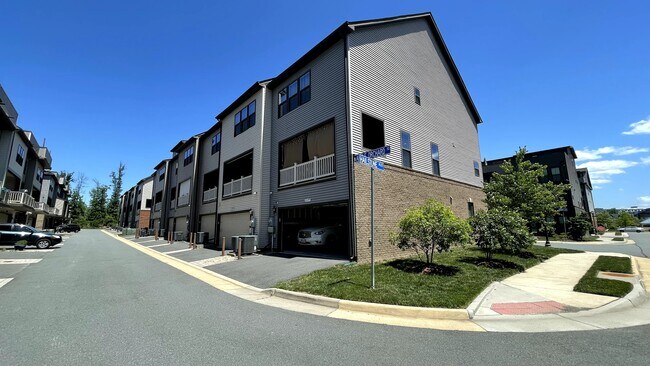 Foto del edificio - 22277 Sims Ter