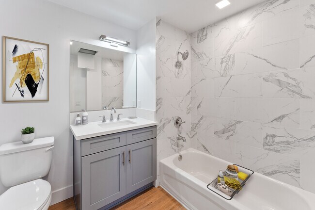 Foto del edificio - Dana Cove Luxury Living
