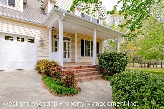 Building Photo - 3 br, 2.5 bath House - 1009 E. Oak Drive