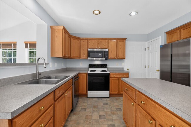 Foto del edificio - Meticulously maintained & spacious 4 Bd/2 full & 2 half bath home  Home in Dawson's Landing - Pet...