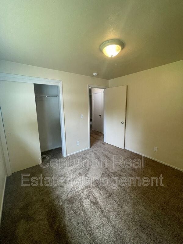Building Photo - 4352 10th Ct SE