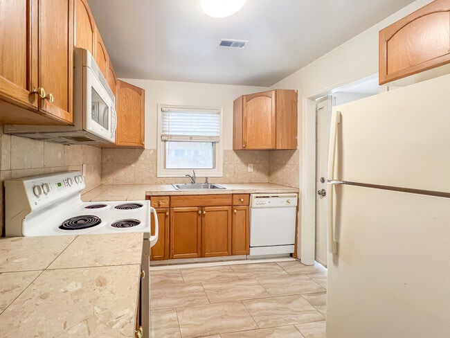 Building Photo - 26 Fox Hill Dr