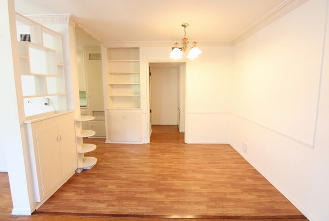 Building Photo - 6125 Cashio St