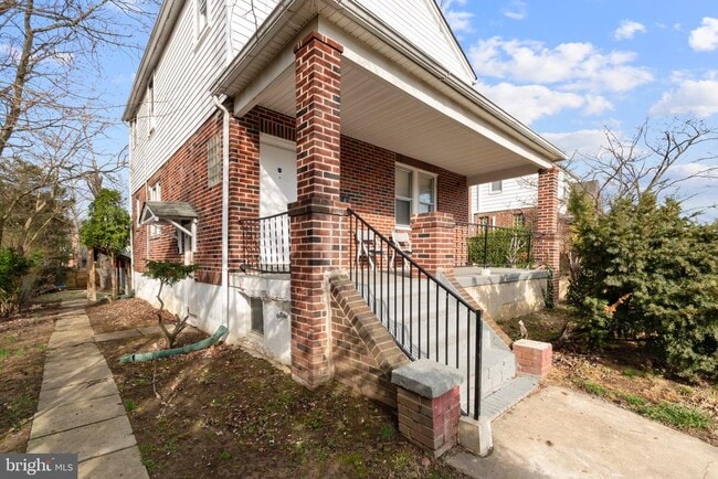 Building Photo - 6116 Moyer Ave