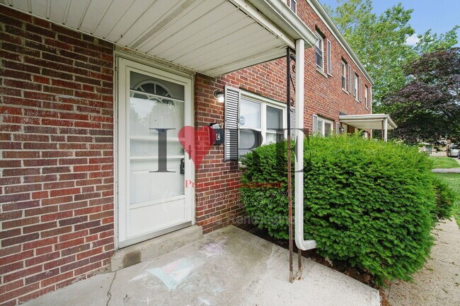 Building Photo - 338 C S Chase
