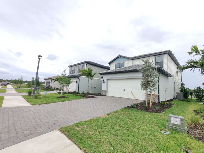 Foto del edificio - 6211 Baywood Ct