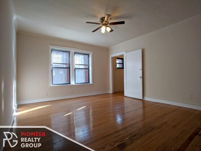 Building Photo - 1137 Oak Ave