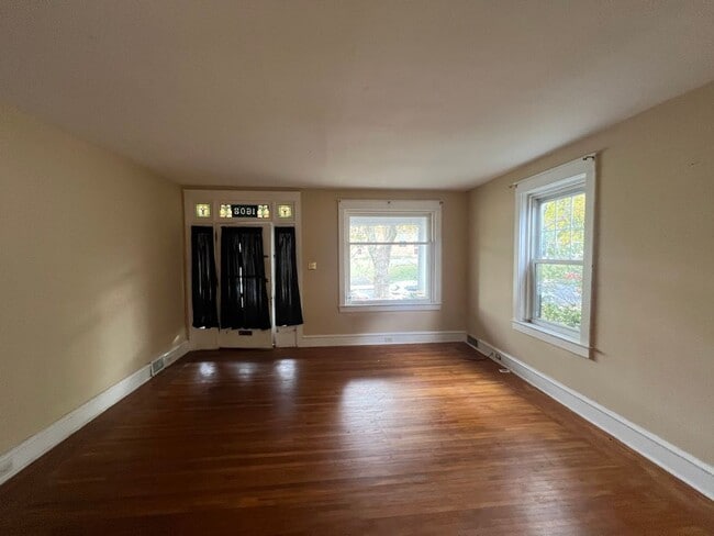 Building Photo - 4 Bedroom House