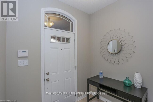 Photo du bâtiment - 950 Oakcrossing Rd