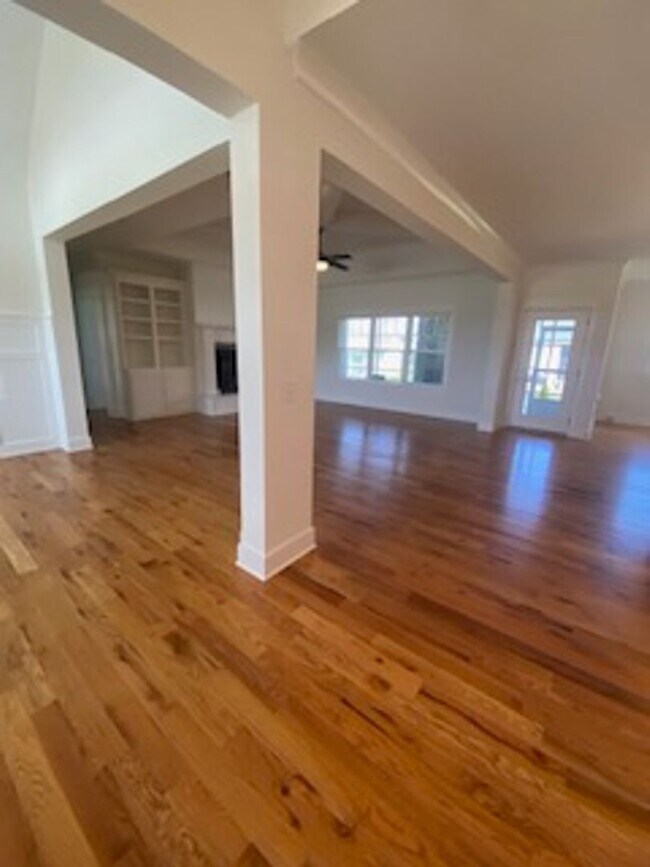 Foto del edificio - Low Maintenance Luxury in Scenic Twin Cree...