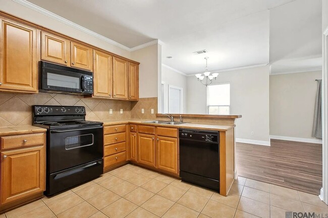 Foto del edificio - 3 Bedroom near LSU available NOW