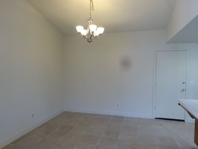 Building Photo - Pocket 3 Bedroom, 2 Bath Half-plex