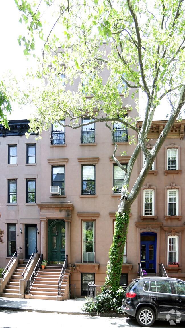 Building Photo - 430 Clinton St