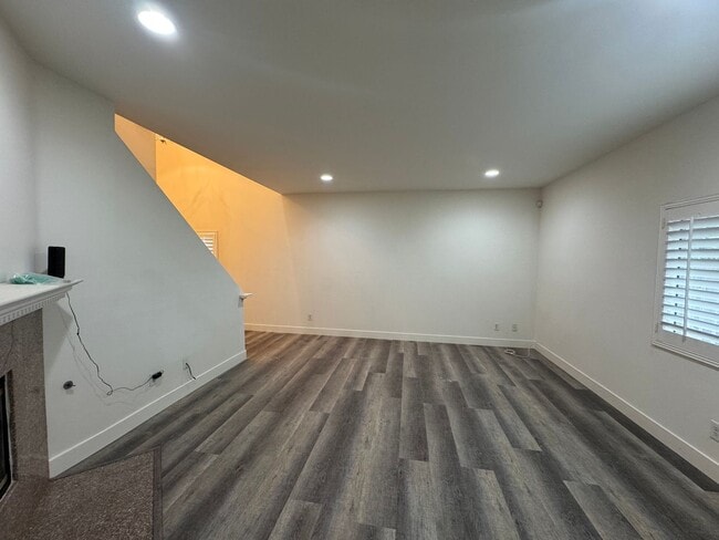 Building Photo - 13358 Ramona Blvd