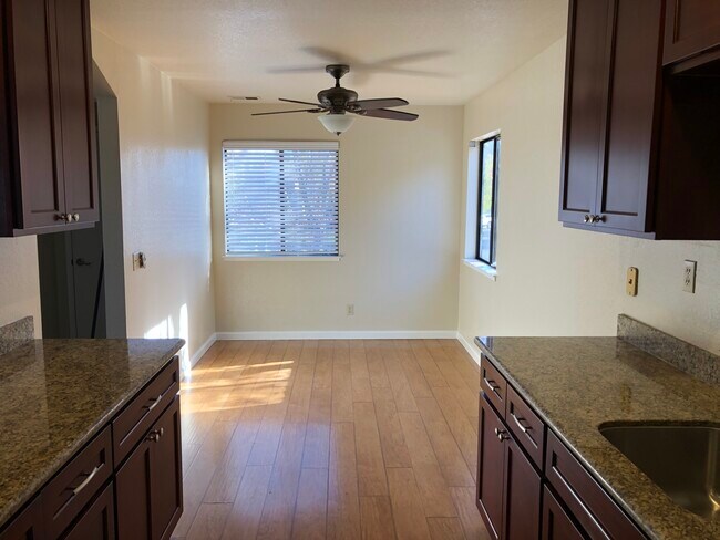 Foto del edificio - 2698 Westberry Dr