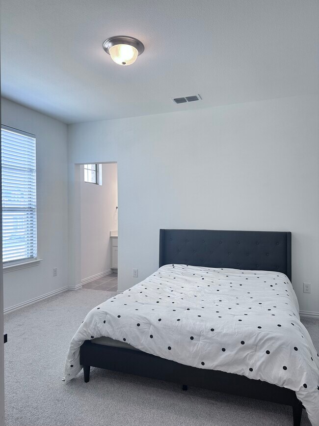 Foto del edificio - 3305 Sarala Ct
