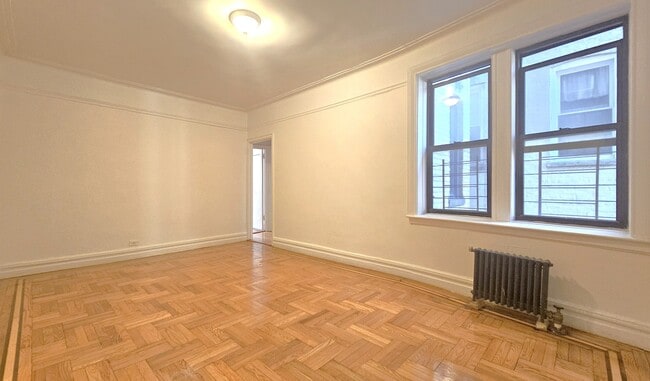 Building Photo - 165 Pinehurst Ave